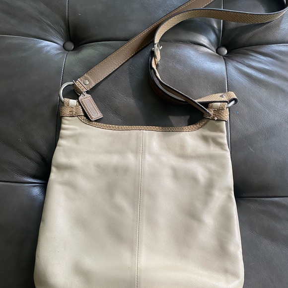 COACH Penelope Leather Crossbody bag - Picture 2 of 5